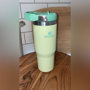 Stanley IceFlow 30 oz Waterbottle with Straw